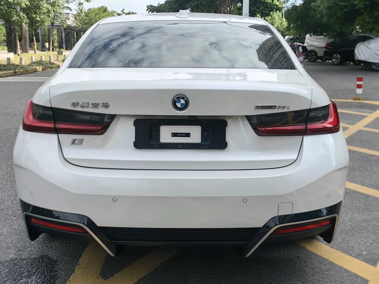 BMW 2024 i3 eDrive 35 L automatic gear 3