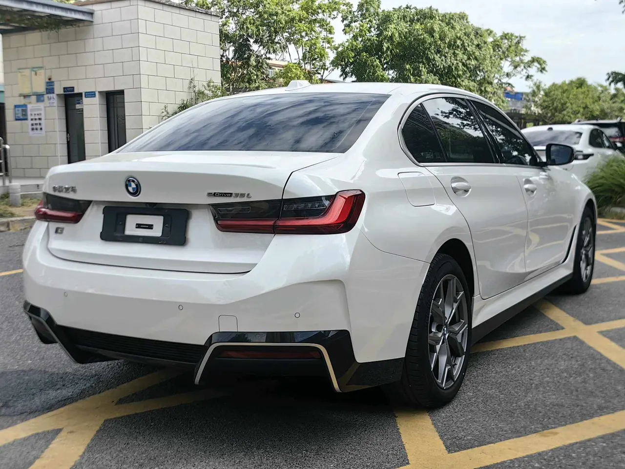 BMW 2024 i3 eDrive 35 L automatic gear 4