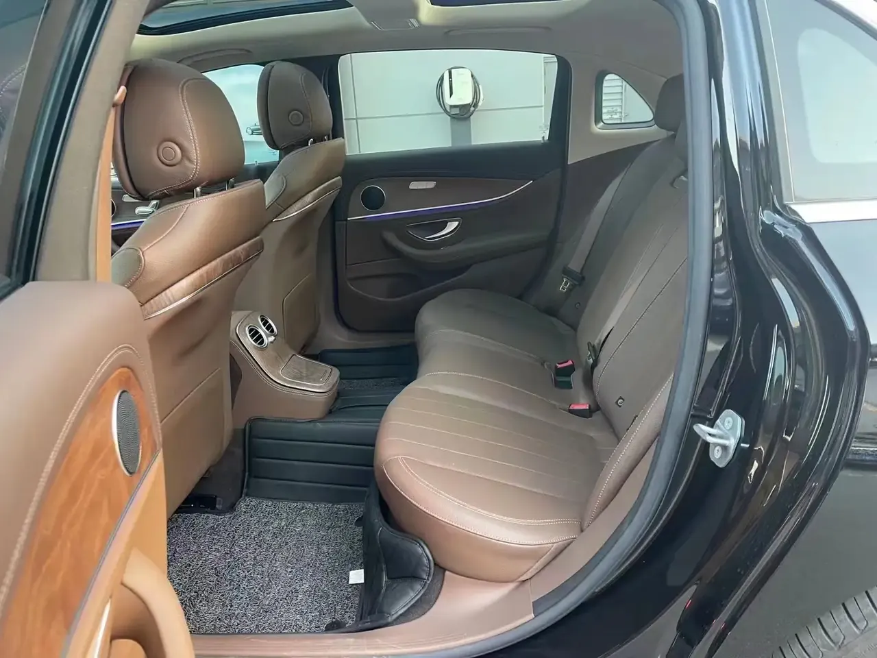 Mercedes Benz Class E New Energy 2022 E 350 e L 2.0T (Change 2) Automatic Gear 5