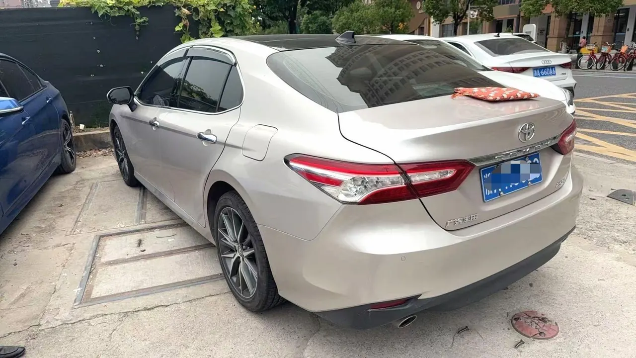 Toyota 2021 Camry 2.5G Deluxe Edition Automatic Gear 4