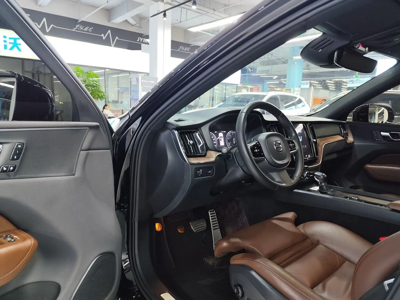 Volvo 2021 XC60 2.0T T5 4-wheel drive Zhiyuan Deluxe Edition Automatic Gear 4