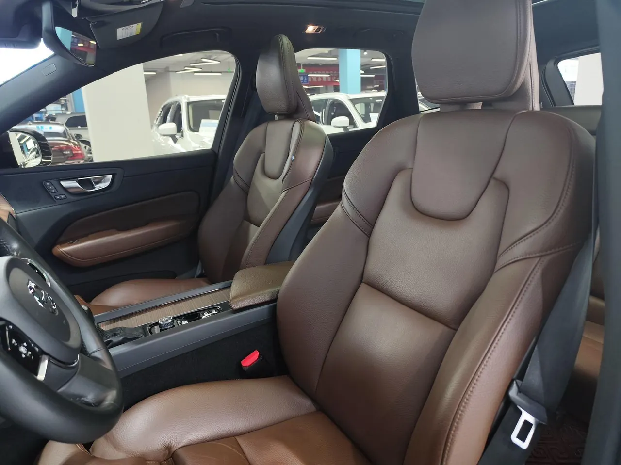Volvo 2021 XC60 2.0T T5 4-wheel drive Zhiyuan Deluxe Edition Automatic Gear 5