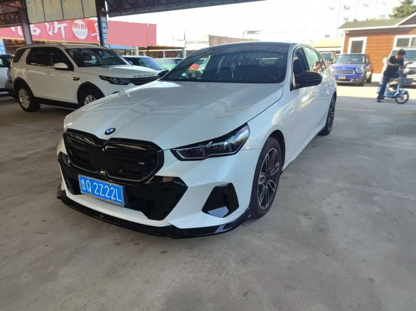 打开图片灯箱:BMW 5 Series 2026 model 530Li 48V 2.0T Leading Edition M Sport Package Automatic