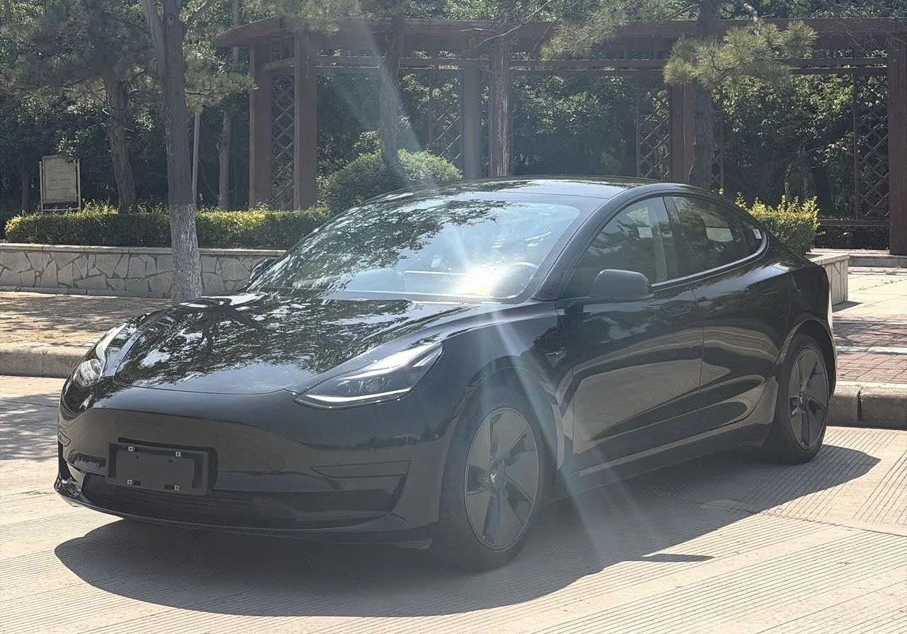 Открыть галерею: Tesla 2022 Model 3 rear-wheel drive version of automatic transmission