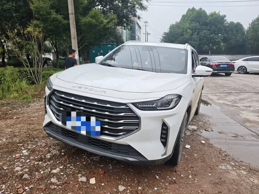Открыть галерею: Jetour 2023 X70 PLUS 1.5T self-improvement PRO7 automatic gear
