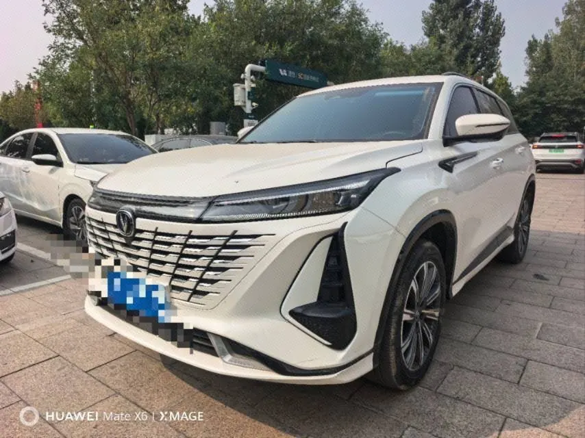 Открыть галерею: ChangAn 2023 CS75 PLUS 1.5T Pilot Automatic Gear
