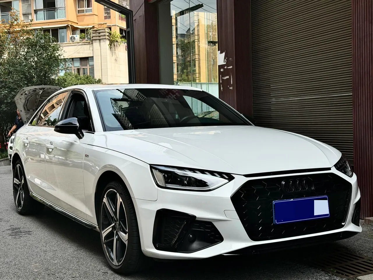 Открыть галерею: Audi 2024 A4L 2.0TFSI 40TFSI Deluxe Dynamic Automatic
