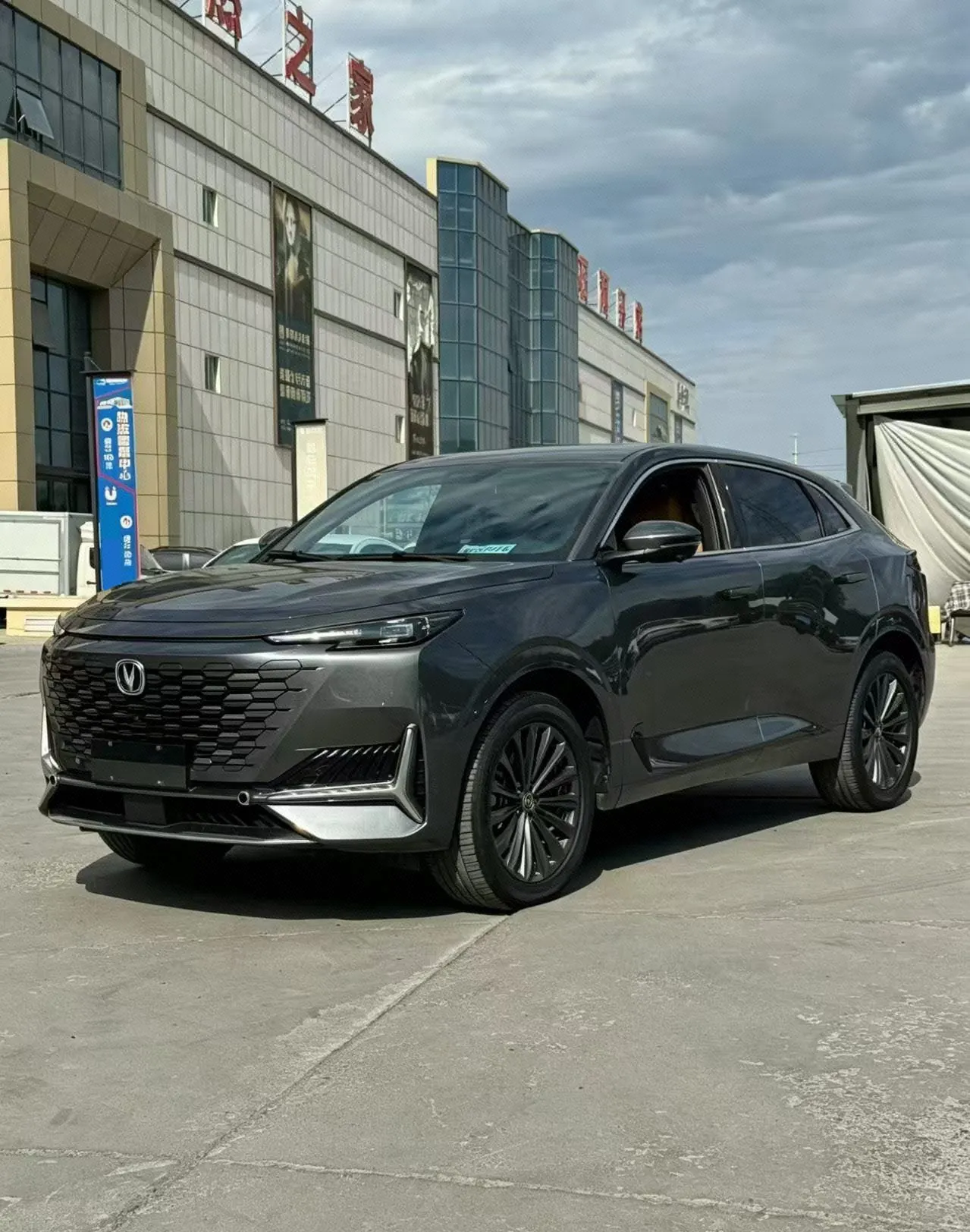Открыть галерею: ChangAn 2021 UNI-K 2.0T Luxury Automatic