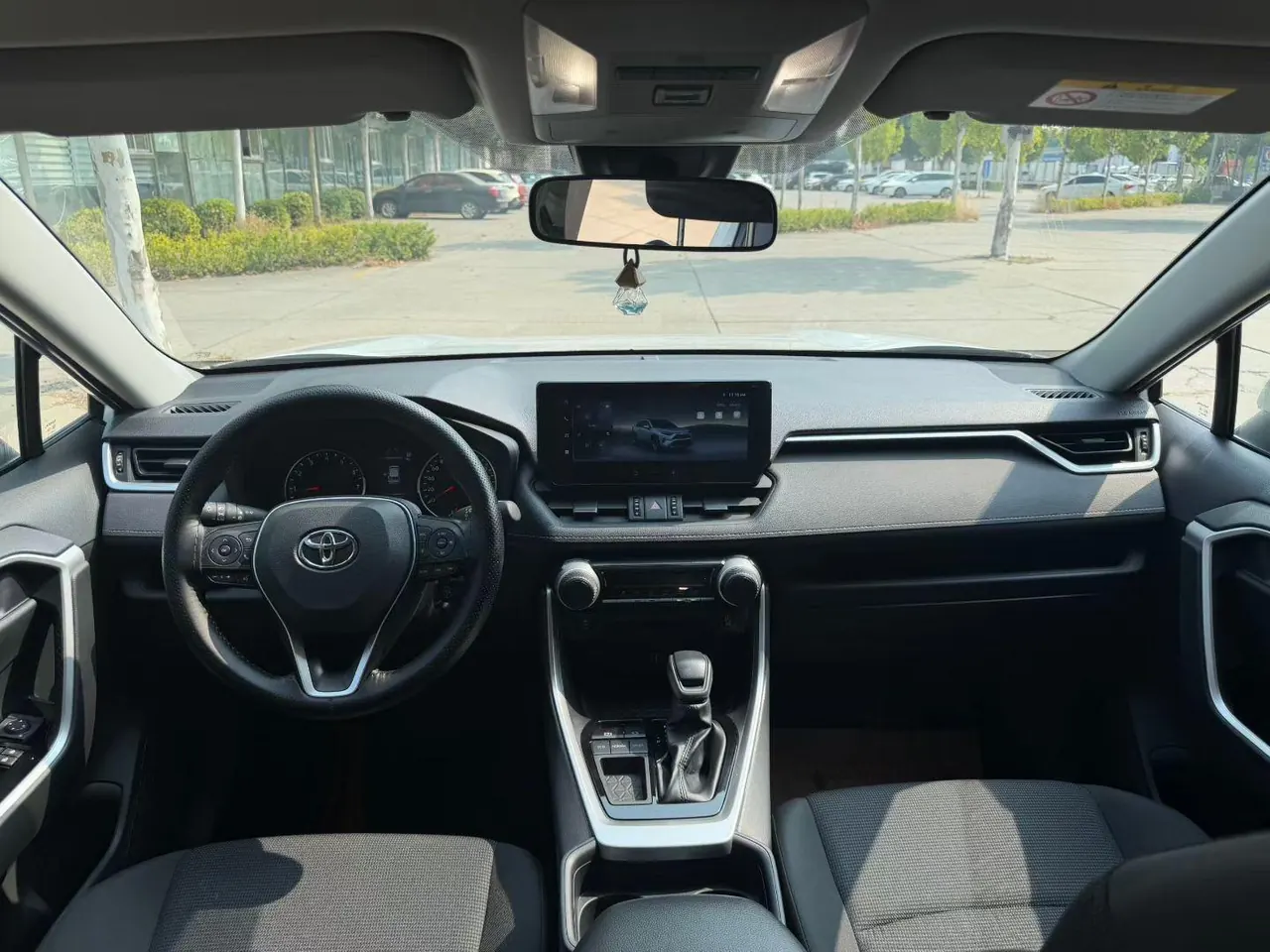 Toyota 2024 RAV4 Rongbo 2.0 Stepless Two-Drive City Edition Automatic Gear 4