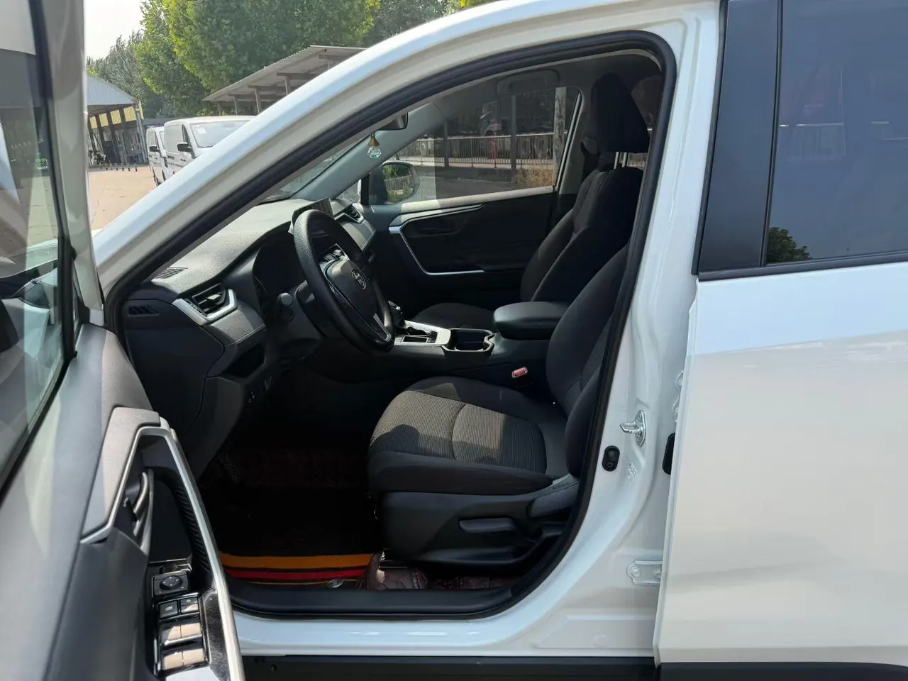 Toyota 2024 RAV4 Rongbo 2.0 Stepless Two-Drive City Edition Automatic Gear 5