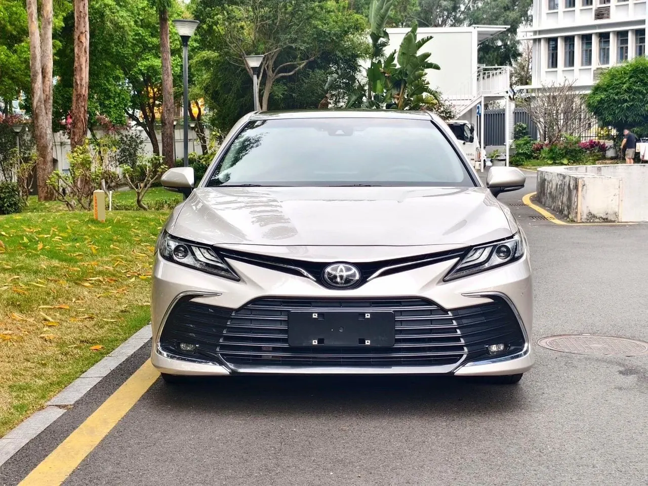Toyota 2021 Camry 2.5G Deluxe Edition Automatic Gear 2