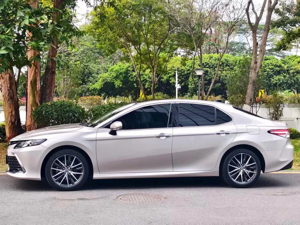 Toyota 2021 Camry 2.5G Deluxe Edition Automatic Gear 4