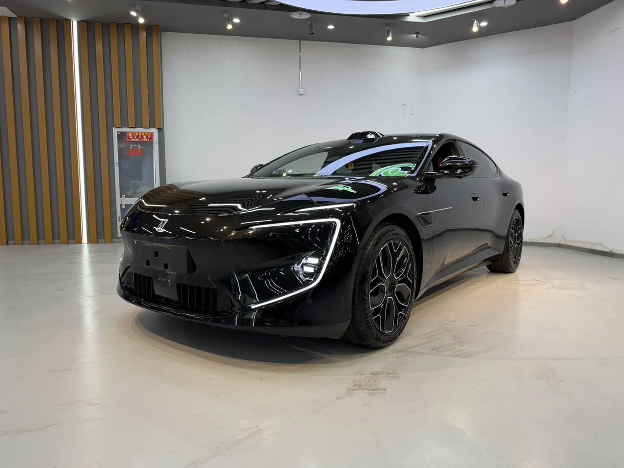 Avatr 2026 Avatr 12 Max dual-motor all-electric version (facelift) automatic transmission - View 1