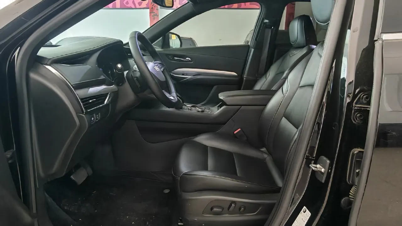 Cadillac 2020 XT4 2.0T 28T Two-Drive Luxury Automatic Gear 7