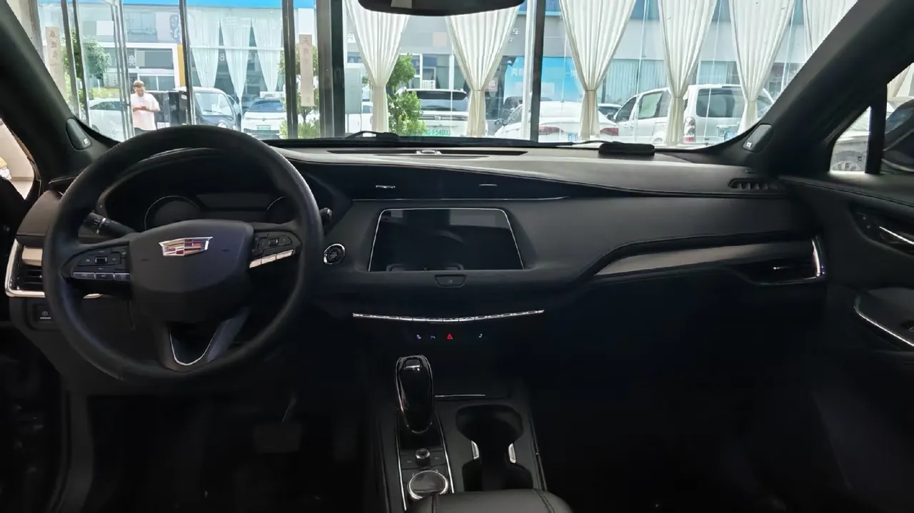 Cadillac 2020 XT4 2.0T 28T Two-Drive Luxury Automatic Gear 9