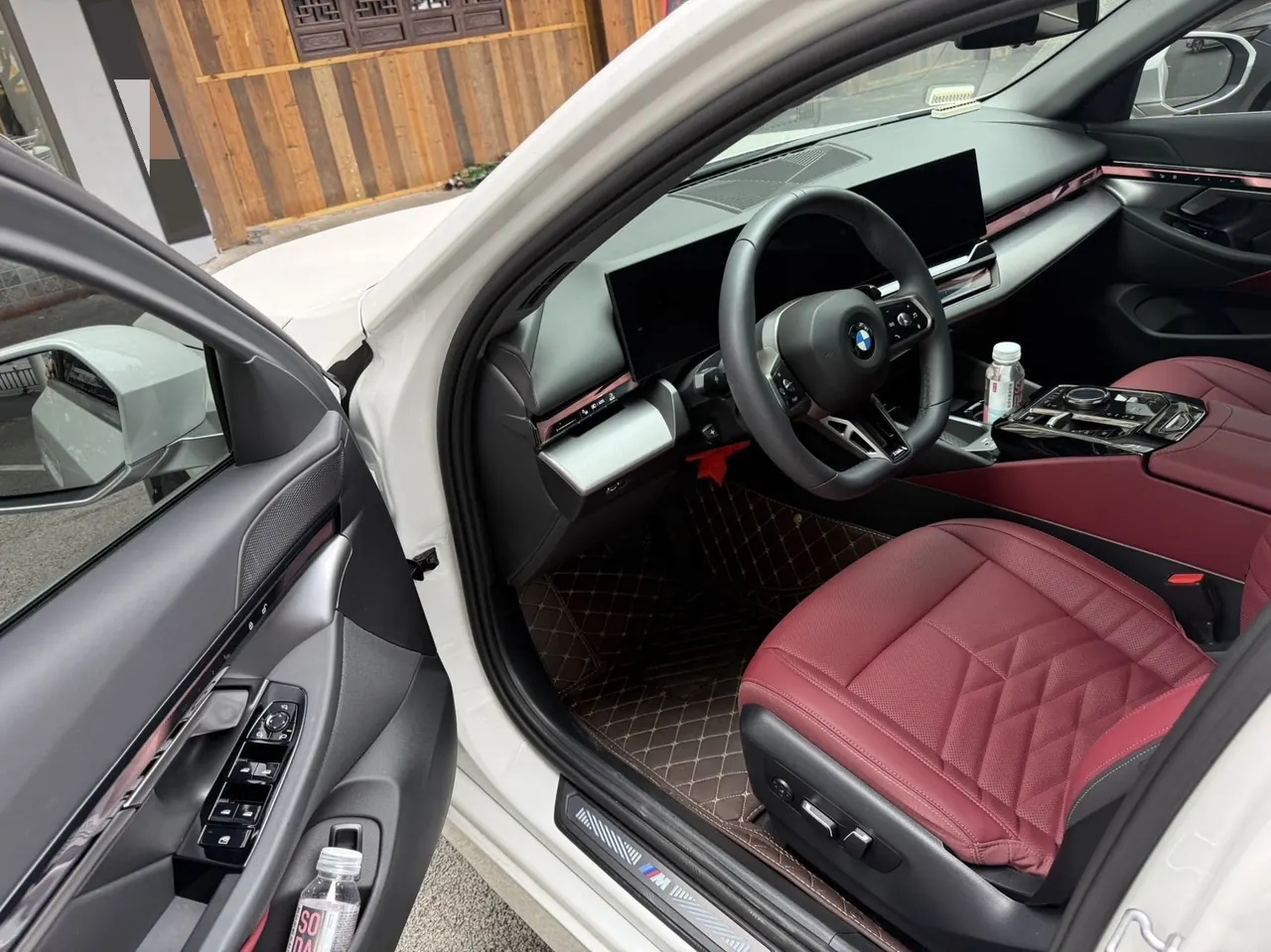 BMW 5 Series 2026 model 525Li 48V 2.0T M Sport Package automatic transmission 4