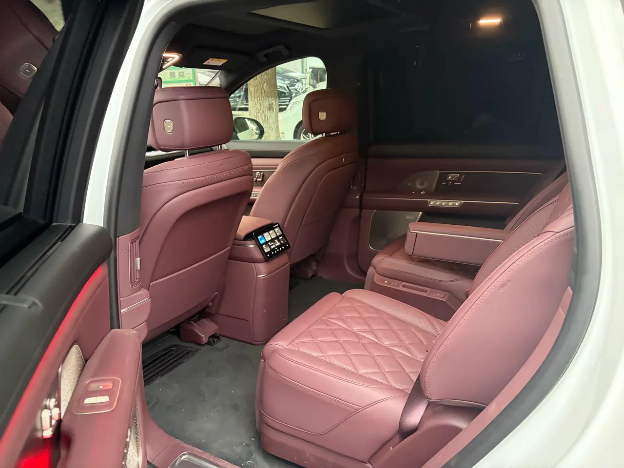 NIO 2026 ES8 6‑Seater Executive Signature Edition Automatic Transmission 5