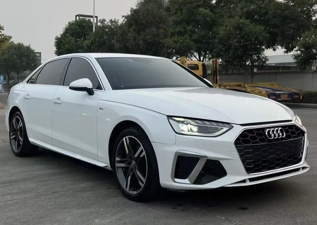 Audi 2020 A4L 2.0TFSI 40TFSI Quattro Deluxe Elegant Automatic 3