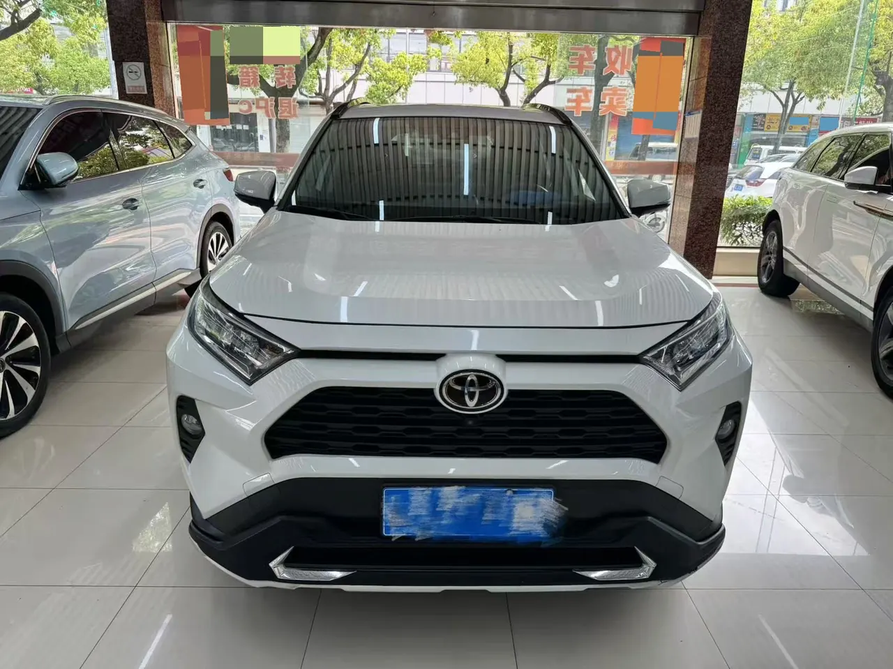Toyota 2020 RAV4 Rongfeng 2.0 Stepless Four-wheel Drive Fashion Edition PLUS Automatic Gear 2