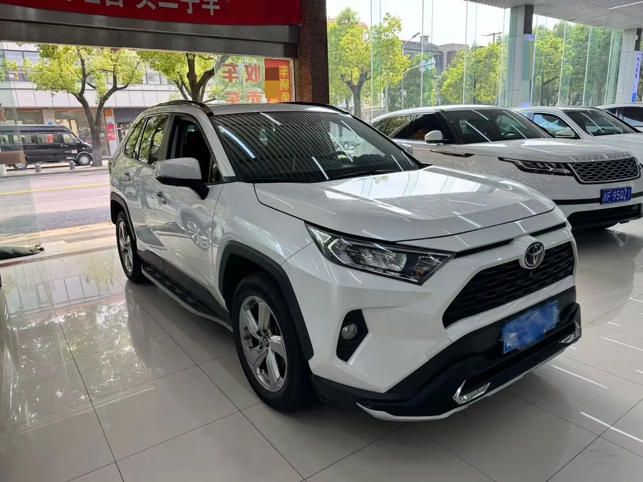 Toyota 2020 RAV4 Rongfeng 2.0 Stepless Four-wheel Drive Fashion Edition PLUS Automatic Gear 3