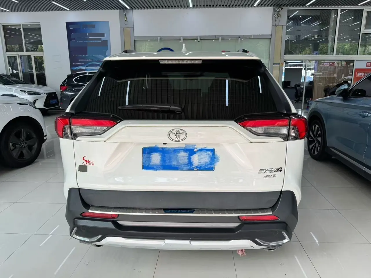 Toyota 2020 RAV4 Rongfeng 2.0 Stepless Four-wheel Drive Fashion Edition PLUS Automatic Gear 6