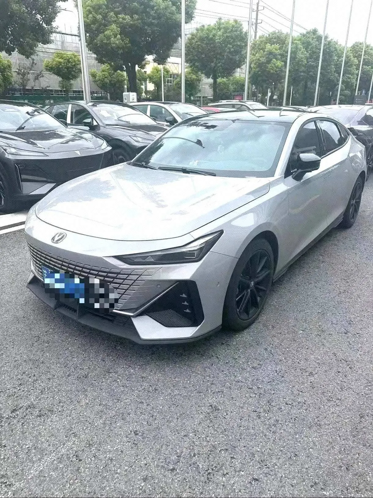 Open image lightbox: ChangAn 2023 UNI-T 1.5T honorable automatic gear