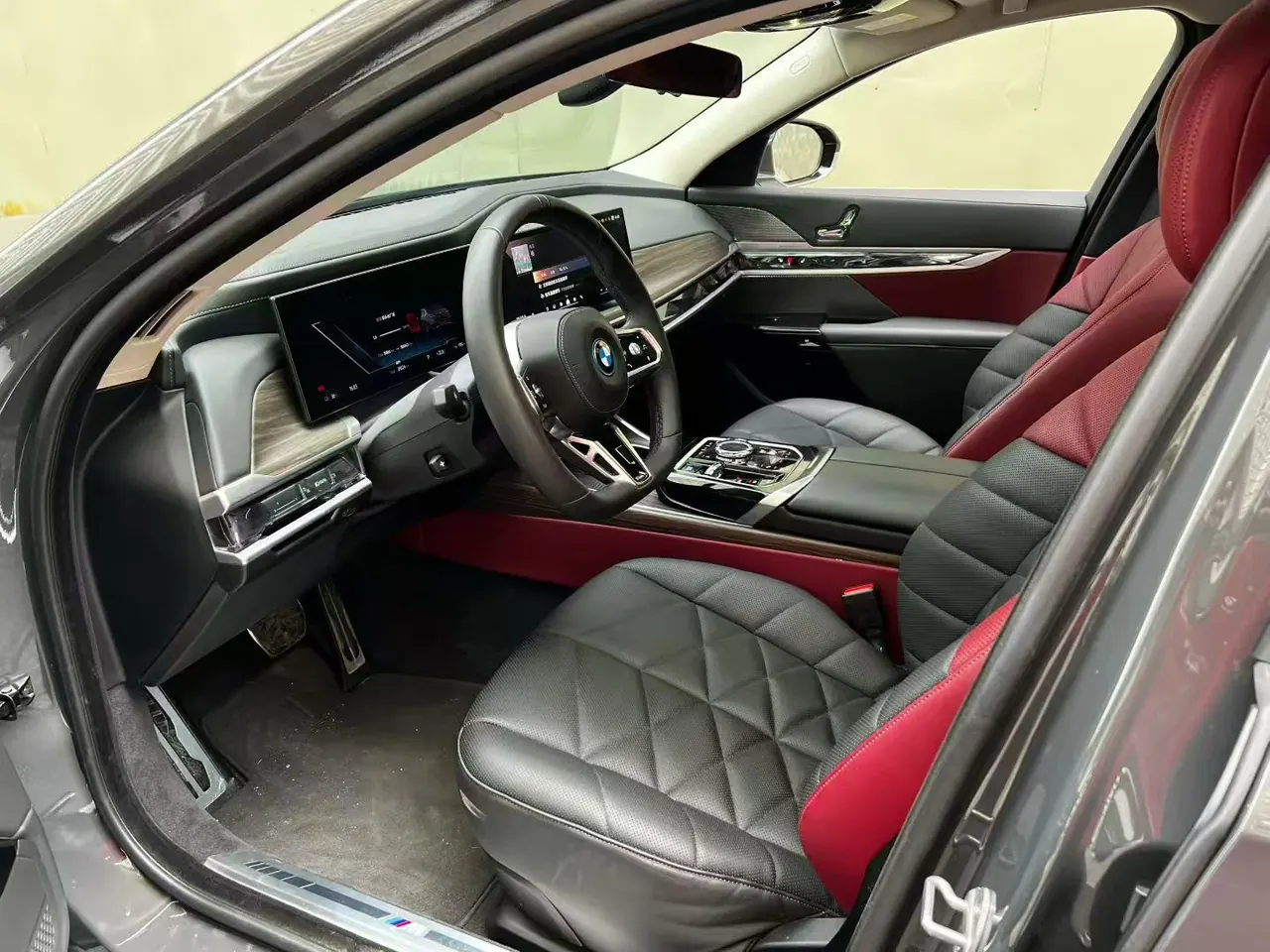 BMW i7 (Imported) 2023 i7 eDrive50L Leading M Sports Suit Automatic Gear 3