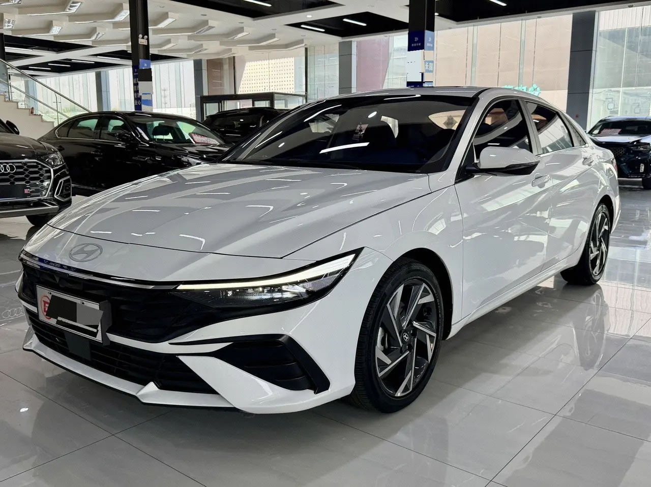 Open image lightbox: Hyundai 2023 Elantra -3-compartment 1.5 stepless LUX premium automatic gear
