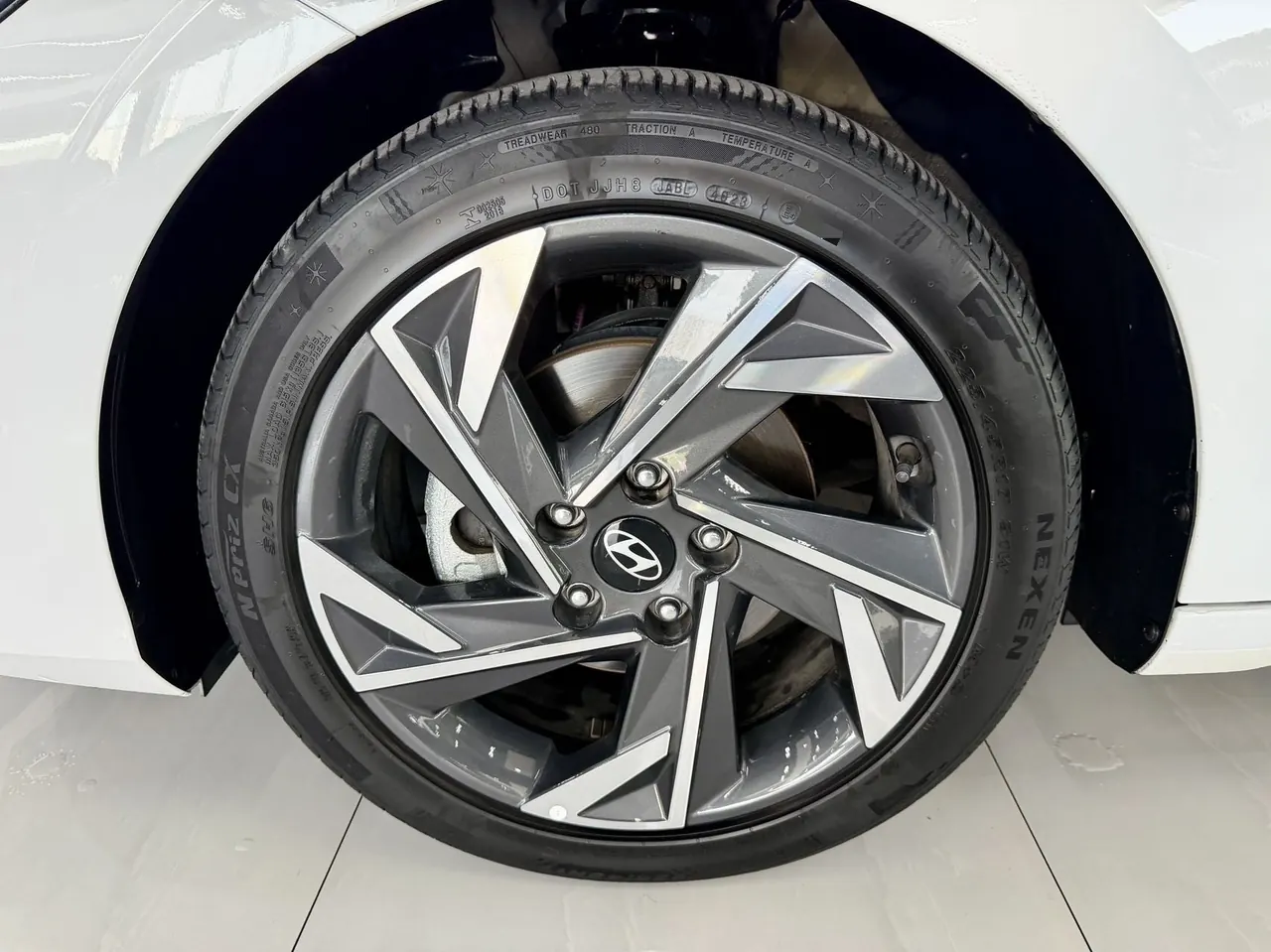 Hyundai 2023 Elantra -3-compartment 1.5 stepless LUX premium automatic gear 12