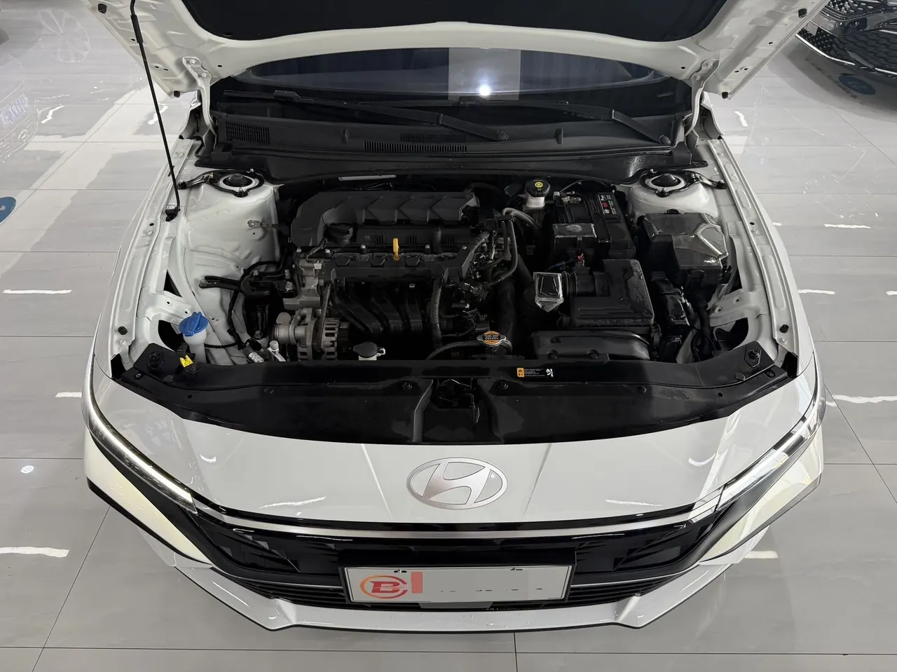 Hyundai 2023 Elantra -3-compartment 1.5 stepless LUX premium automatic gear 13