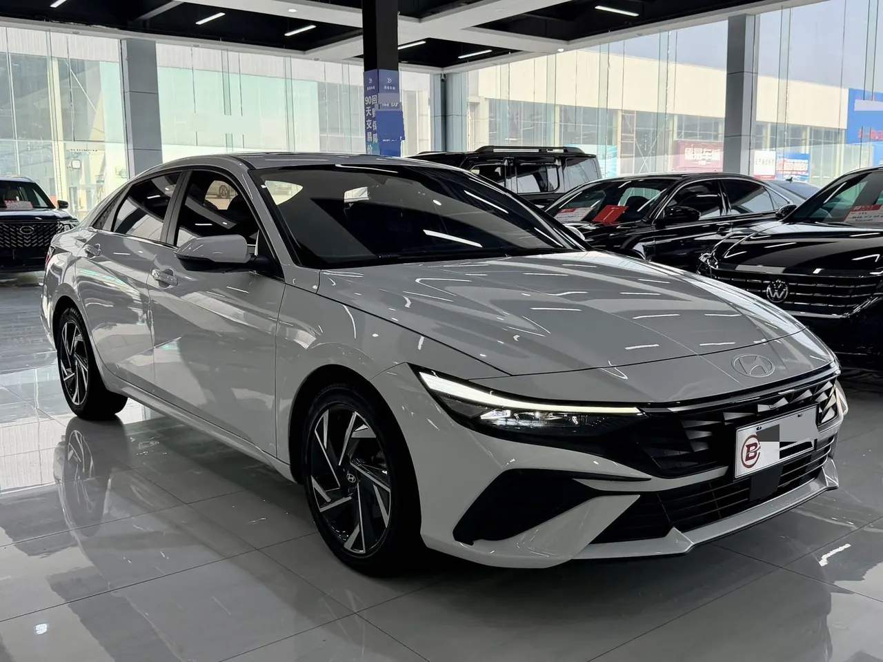 Hyundai 2023 Elantra -3-compartment 1.5 stepless LUX premium automatic gear 3
