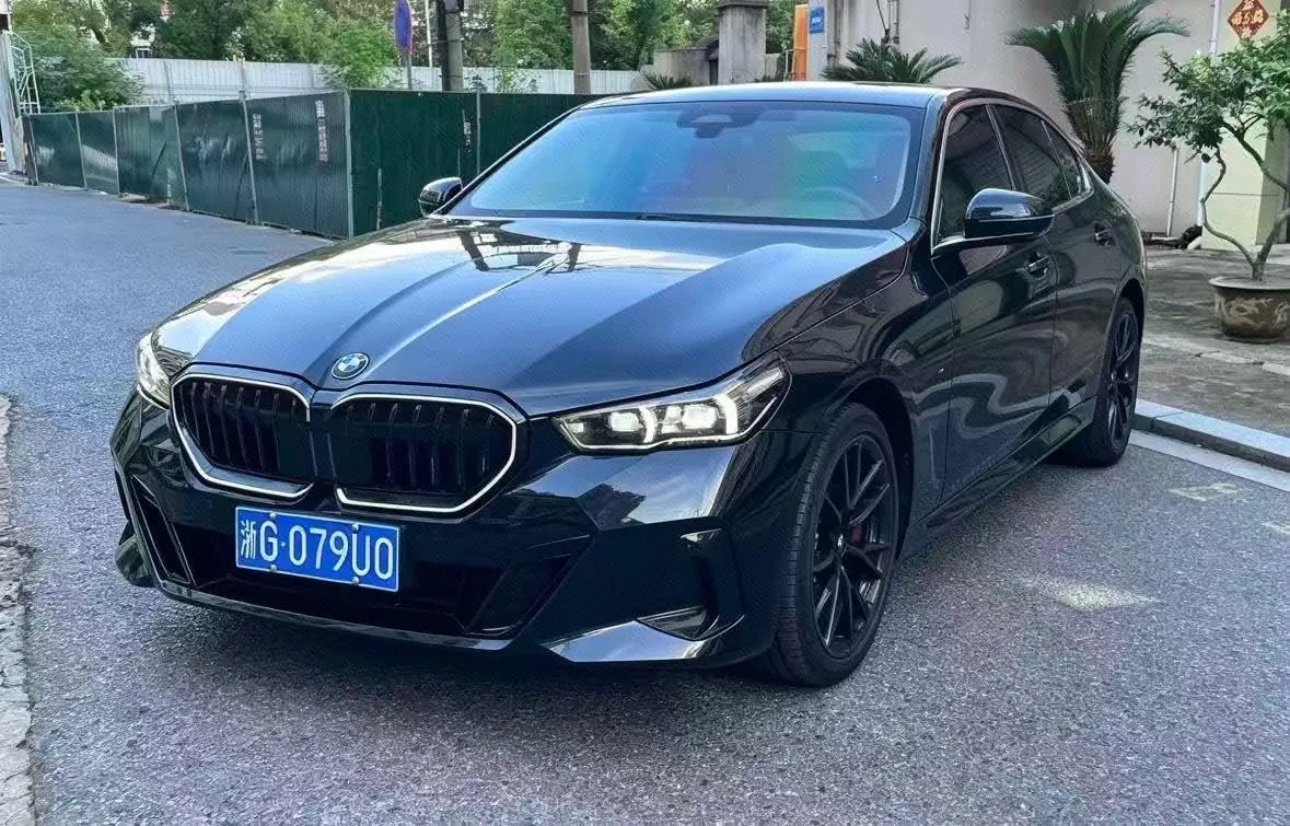 Open image lightbox: BMW 5 Series 2026 model 530Li 48V 2.0T Leading Edition M Sport Package Automatic