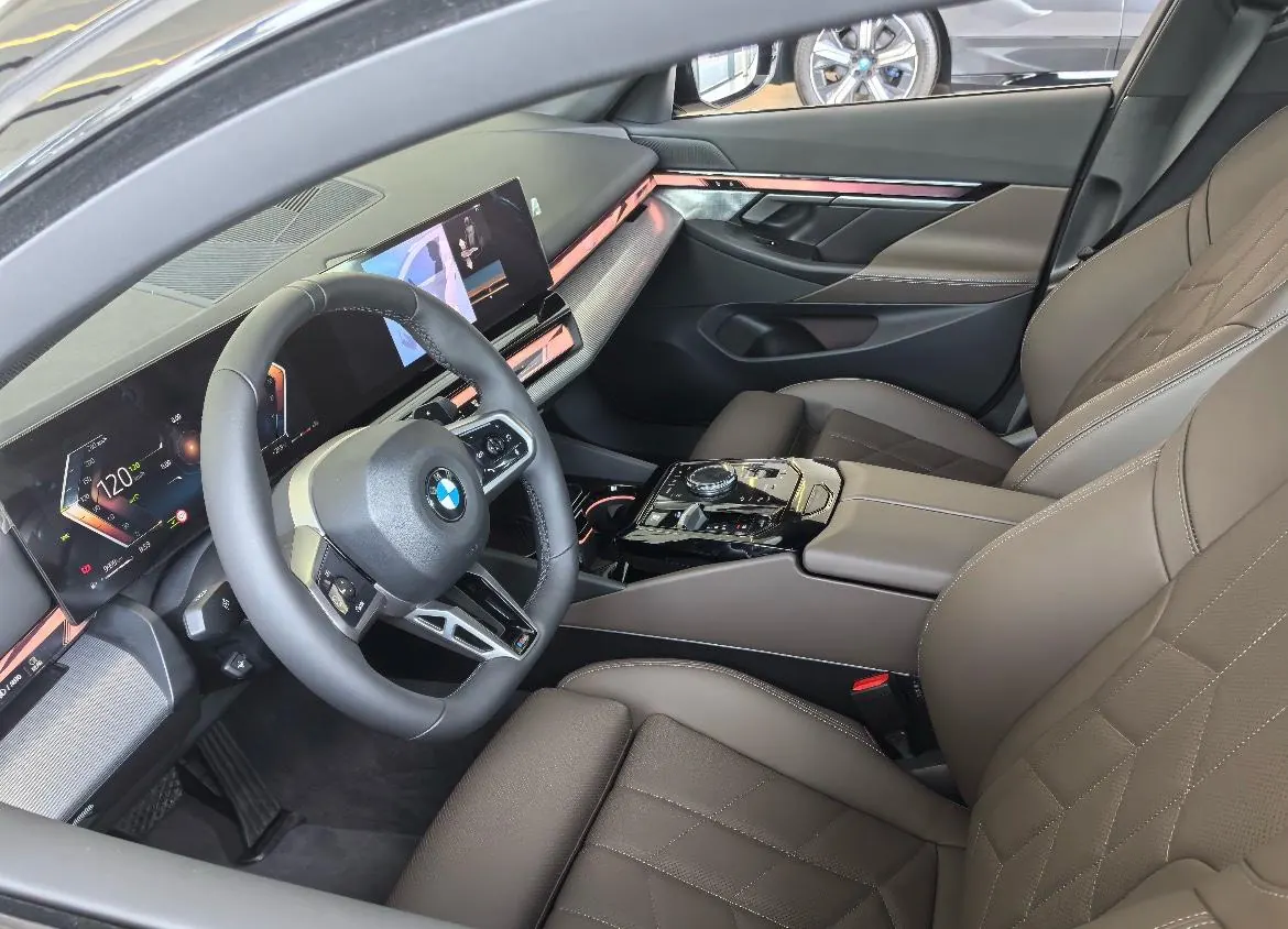 BMW 5 Series 2026 model 530Li 48V 2.0T Leading Edition M Sport Package Automatic 5