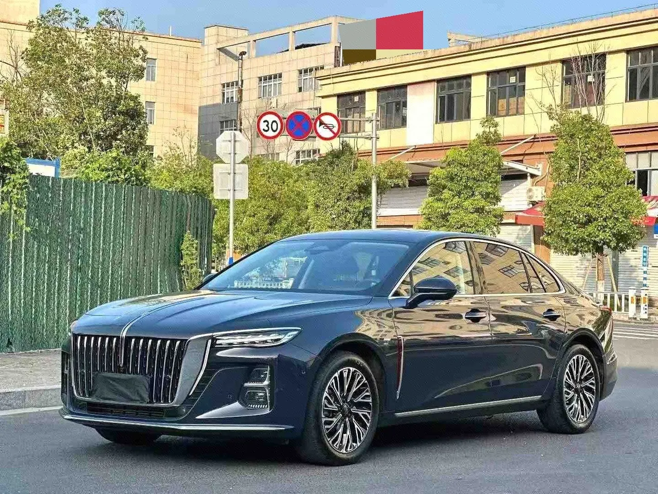 Open image lightbox: HongQi 2023 H5 2.0T Zhilian Qi Chang Edition Automatic Gear