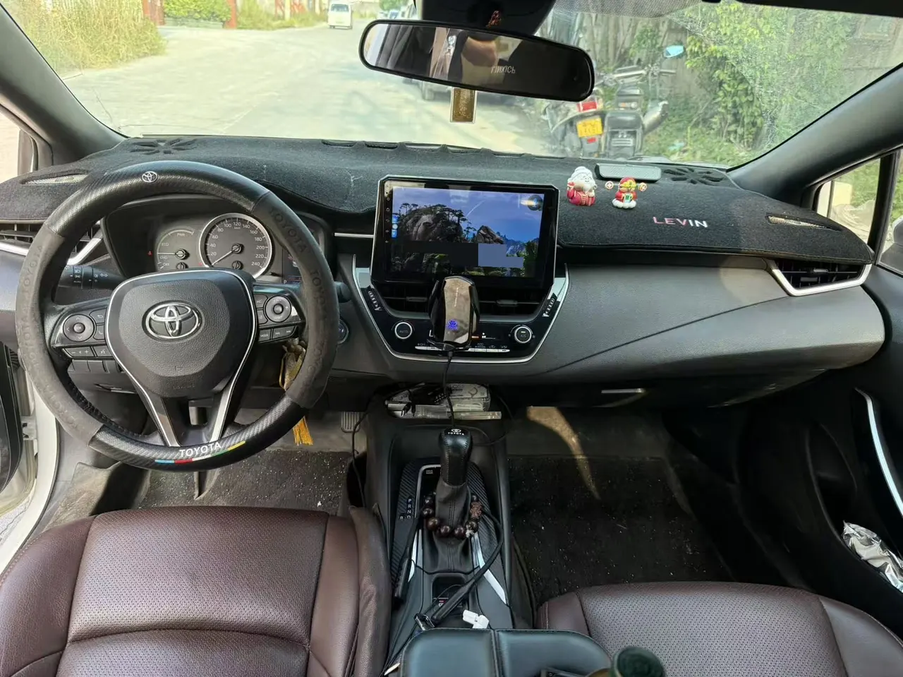Toyota 2022 Lei Ling Shuangqing 1.8H Stepless Leading Edition Automatic Gear 3