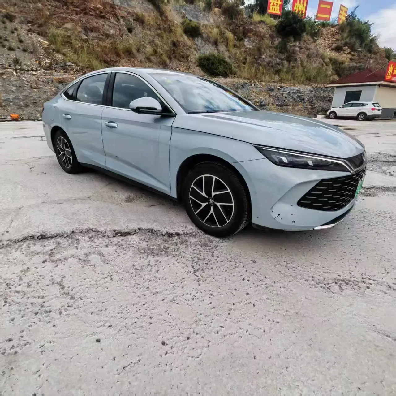 BYD 2023 Qin PLUS DM-i 1.5 stepless champion version excellent 120KM automatic gear 3