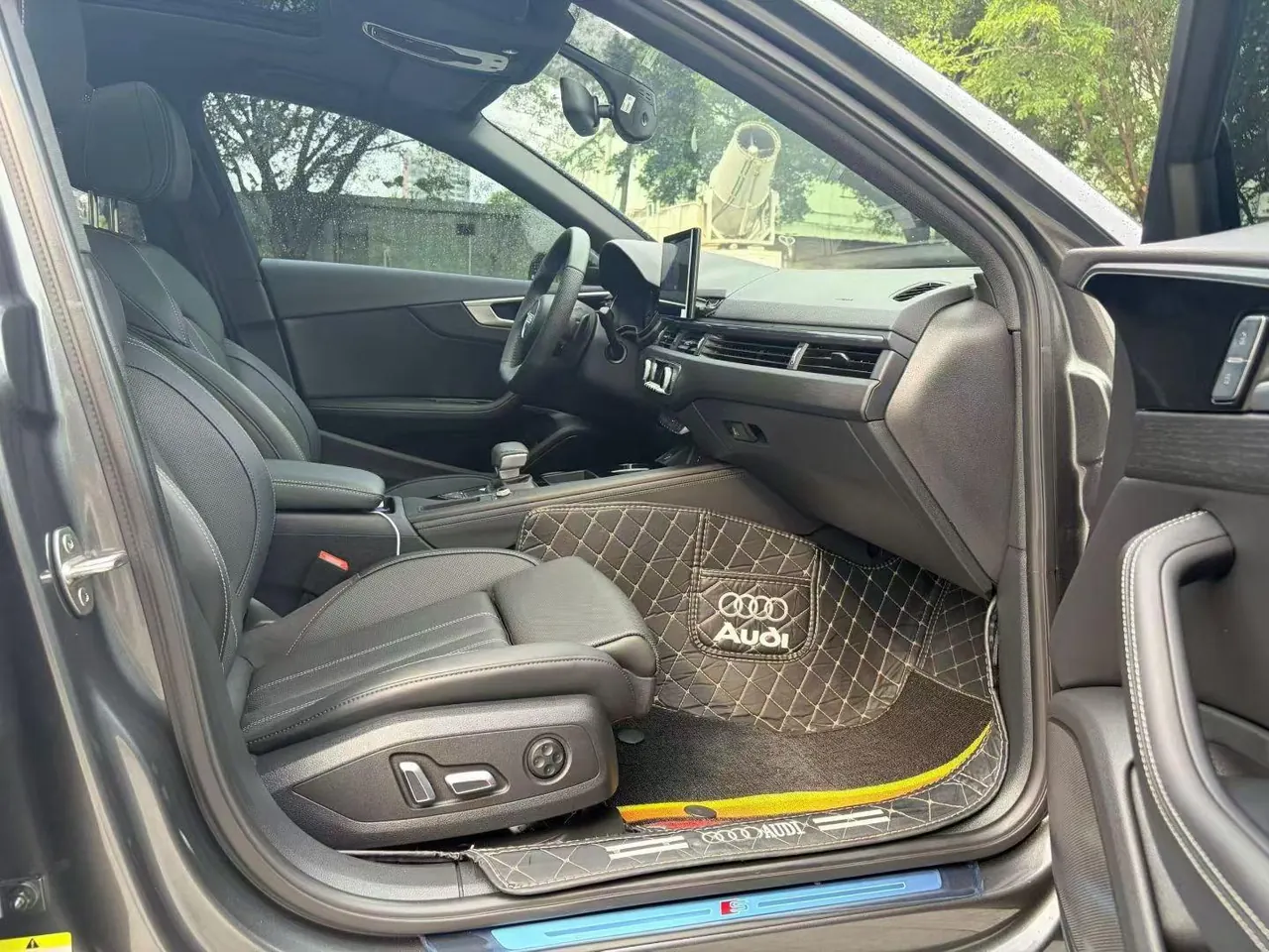 Audi 2025 A4L 2.0TFSI 45TFSI 2 million Yuexiang Edition Quattro Selected Dynamic Automatic Gear 3