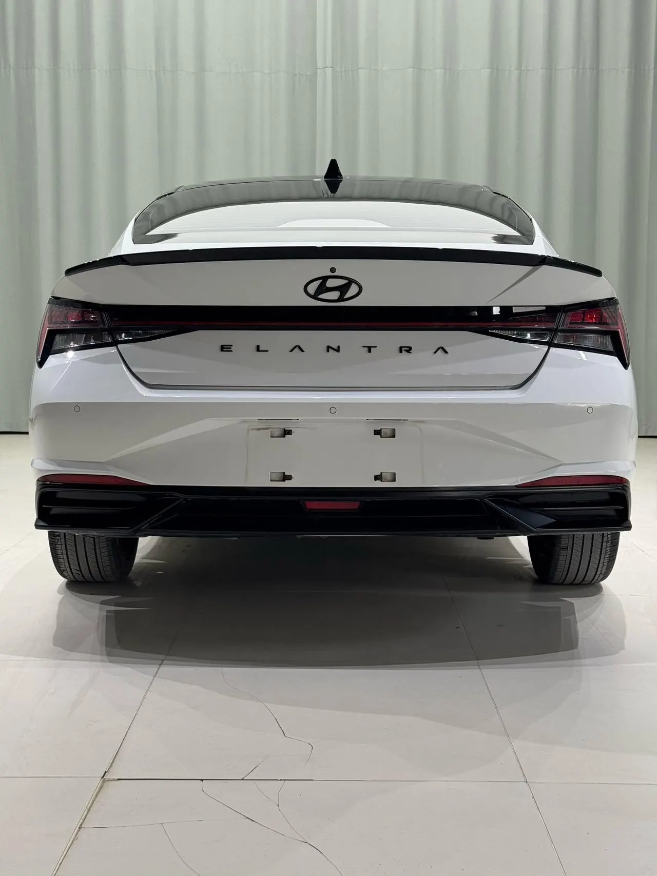 Hyundai 2023 Elantra -3-compartment 1.5 stepless LUX premium automatic gear 4