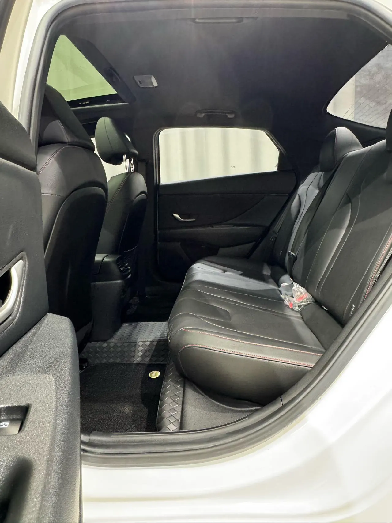 Hyundai 2023 Elantra -3-compartment 1.5 stepless LUX premium automatic gear 7