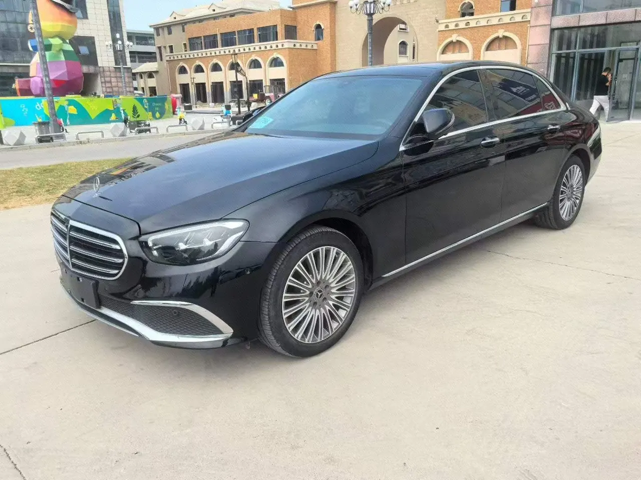 打开图片灯箱:Mercedes Benz E-Class 2023 E 300 L 2.0T Sports Fashion Automatic Gear