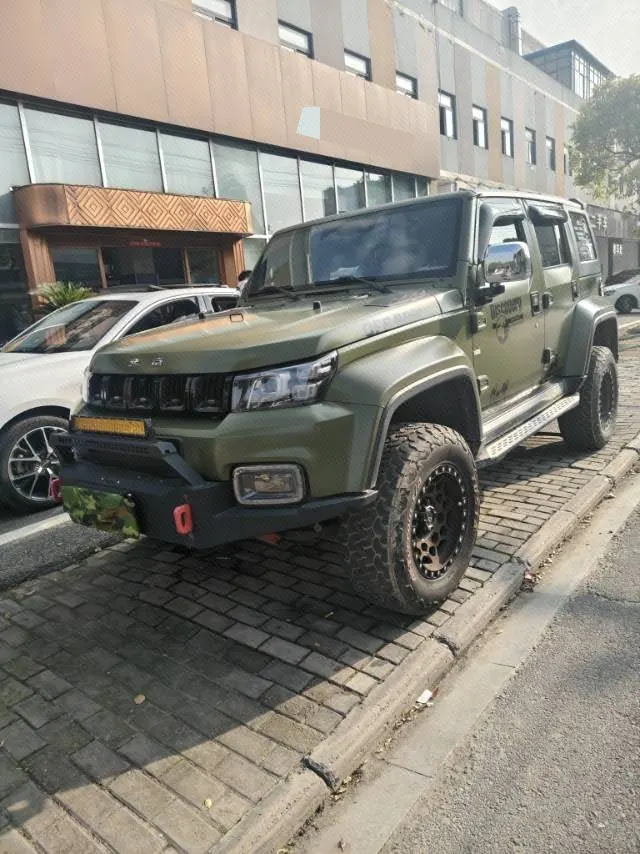 Открыть галерею: Beijing 2021 BJ40 2.0T four-wheel drive blade hero version chivalrous automatic gear