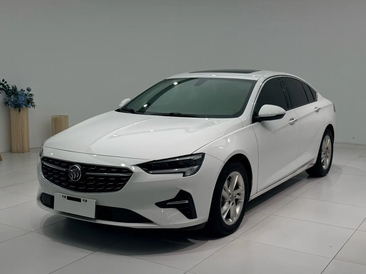 Открыть галерею: Buick 2020 Regal 1.5T 552T Luxury Automatic Gear