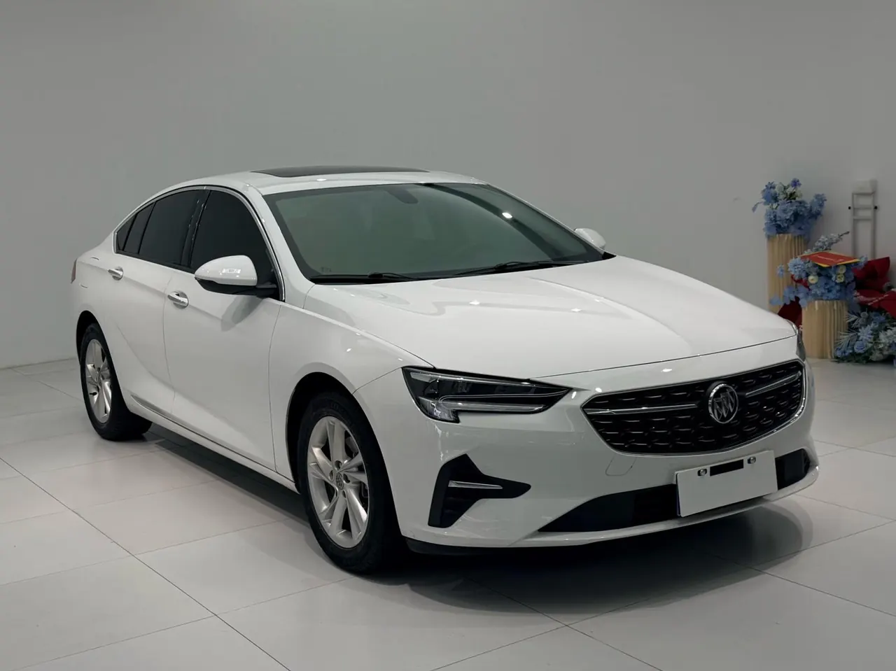 Buick 2020 Regal 1.5T 552T Luxury Automatic Gear 3