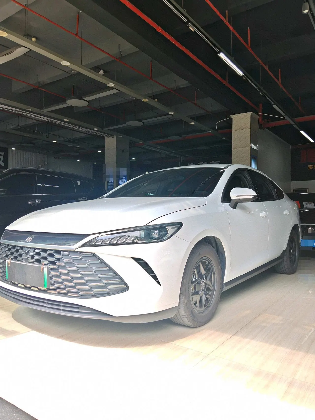 Открыть галерею: BYD 2025 seals 05 DM-i 1.5 stepless smart driving version 55KM luxury automatic gear