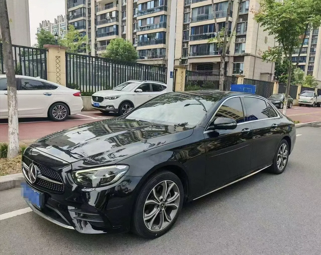 Open image lightbox: Mercedes Benz E-Class 2022 E 300 L 2.0T Sports Luxury (Change 2) Automatic Gear
