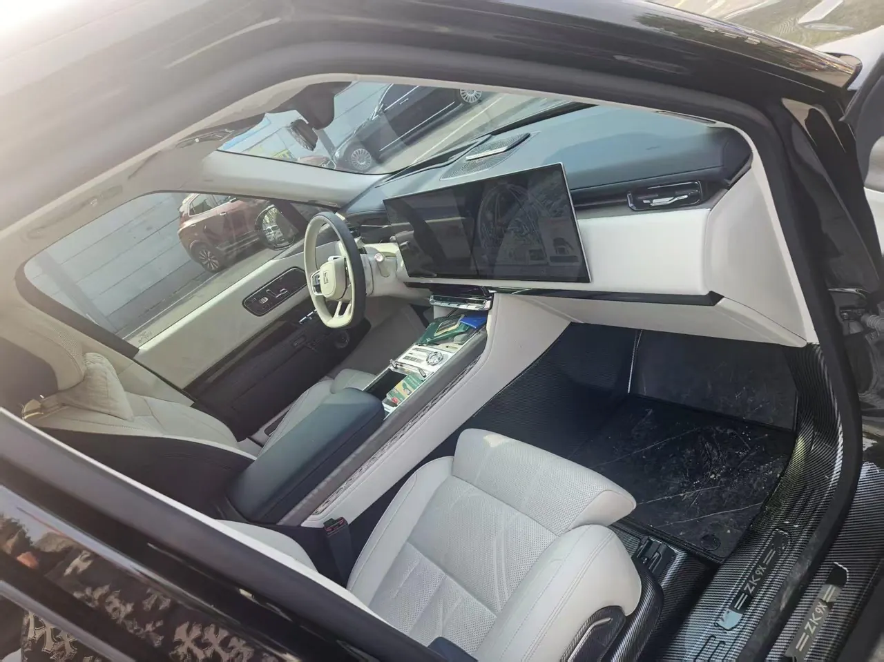 Zeekr 2025 Zeekr 9X 2.0T Ultra 55kWh automatic gear 3