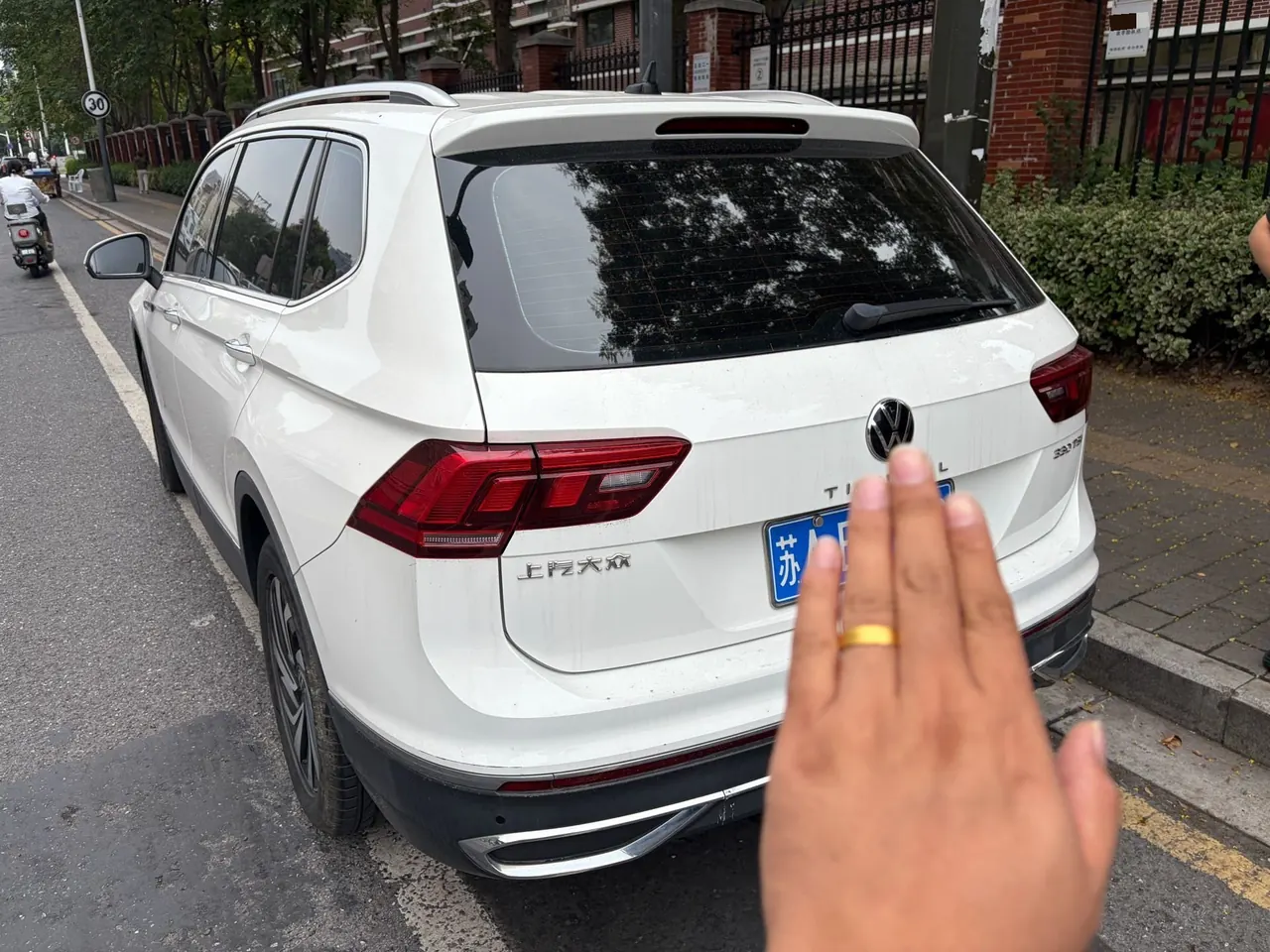 Volkswagen 2022 Tiguan L 2.0TSI 330TSI Two-Drive Smart Edition Automatic Gear 9
