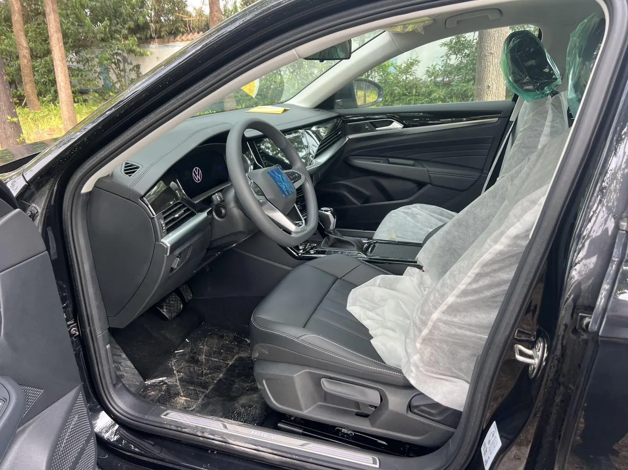 Volkswagen 2025 Passat PHEV 1.4T 430 Business Edition Automatic Gear 10