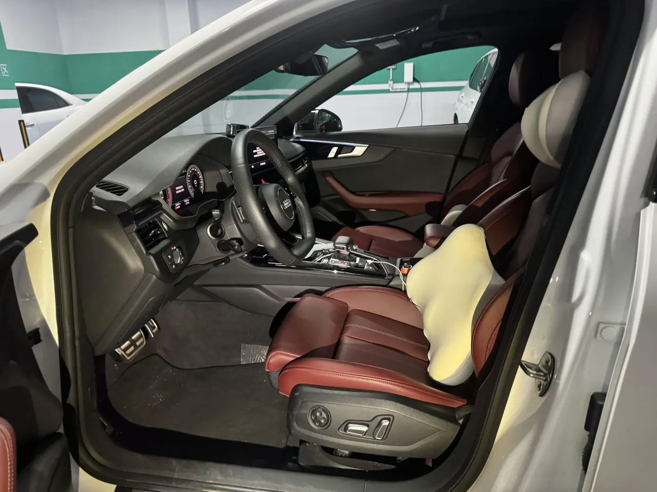 Audi 2024 A4L 2.0TFSI 40TFSI Deluxe Dynamic Automatic 5