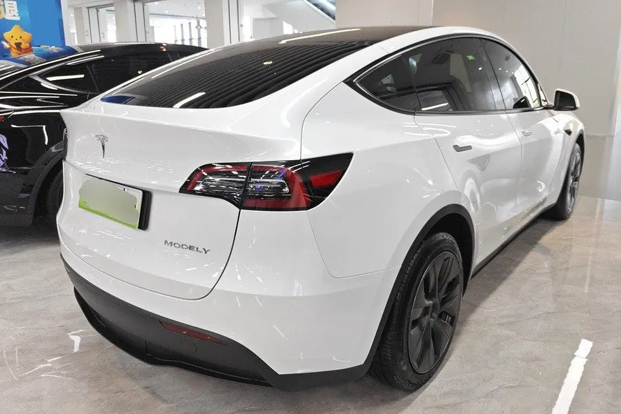 Tesla 2024 Model Y rear-wheel drive version automatic transmission 2